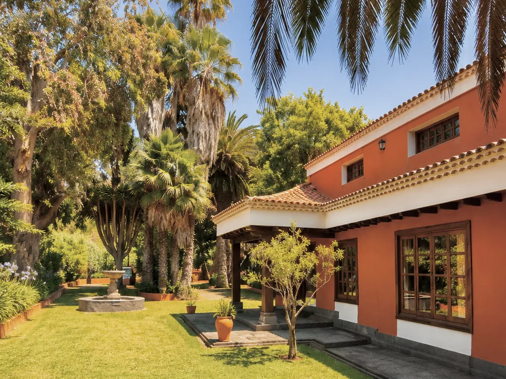 Jard&iacute;n y exterior de Bio Wellness Tenerife